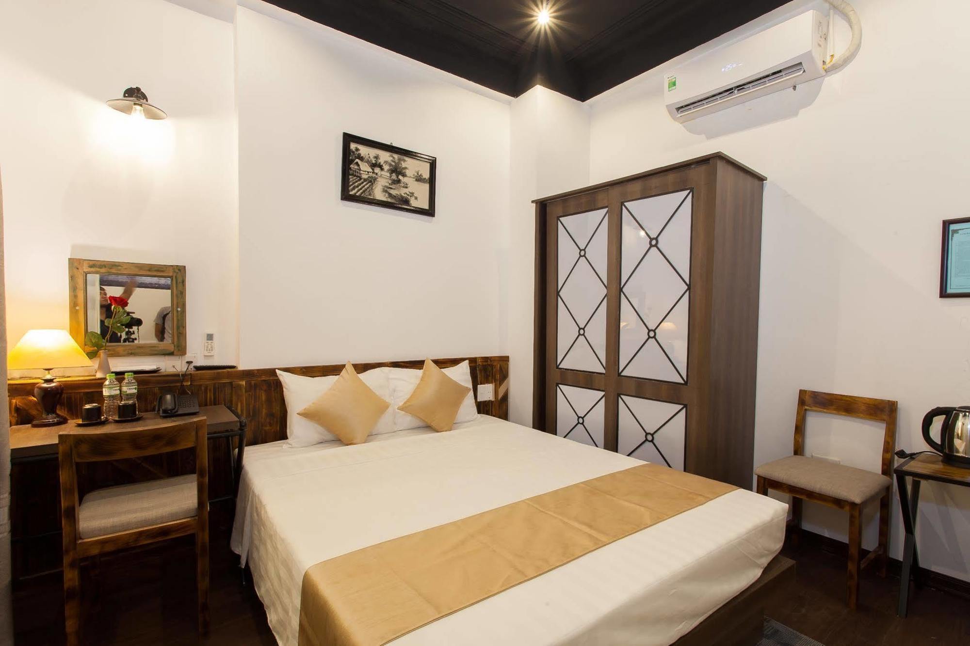 Luxury Backpakers Hotel Hanoi Exterior photo