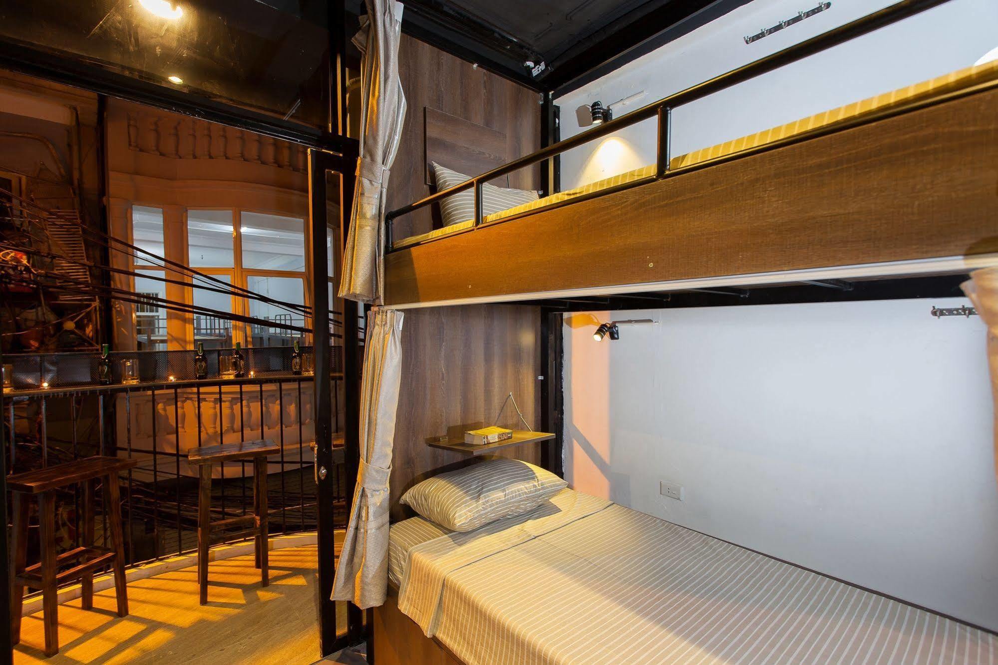 Luxury Backpakers Hotel Hanoi Exterior photo