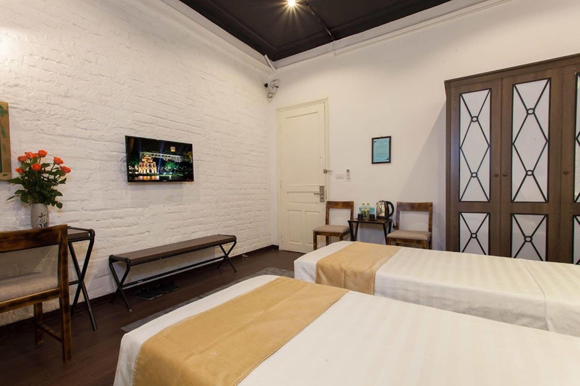 Luxury Backpakers Hotel Hanoi Exterior photo