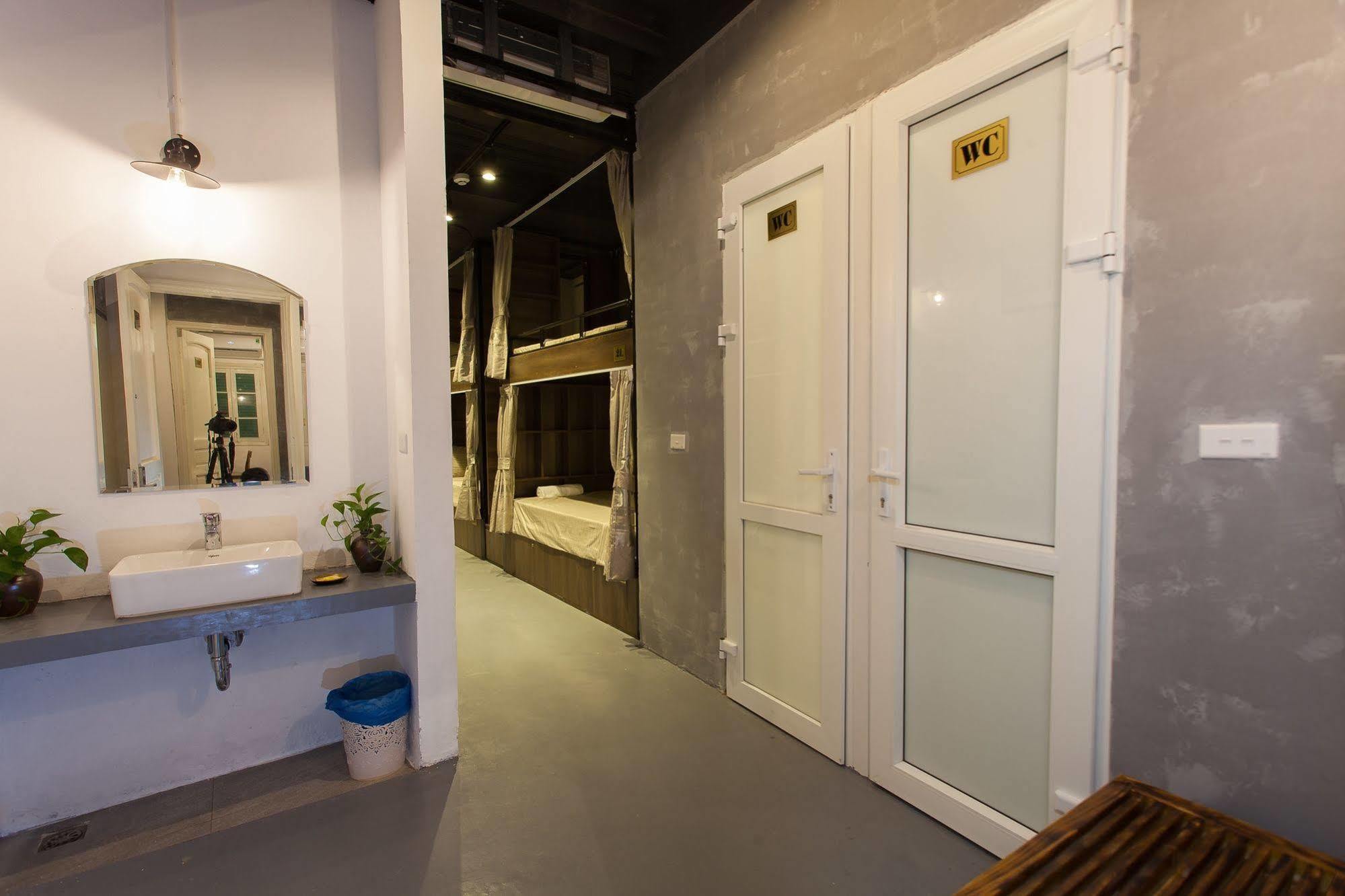 Luxury Backpakers Hotel Hanoi Exterior photo