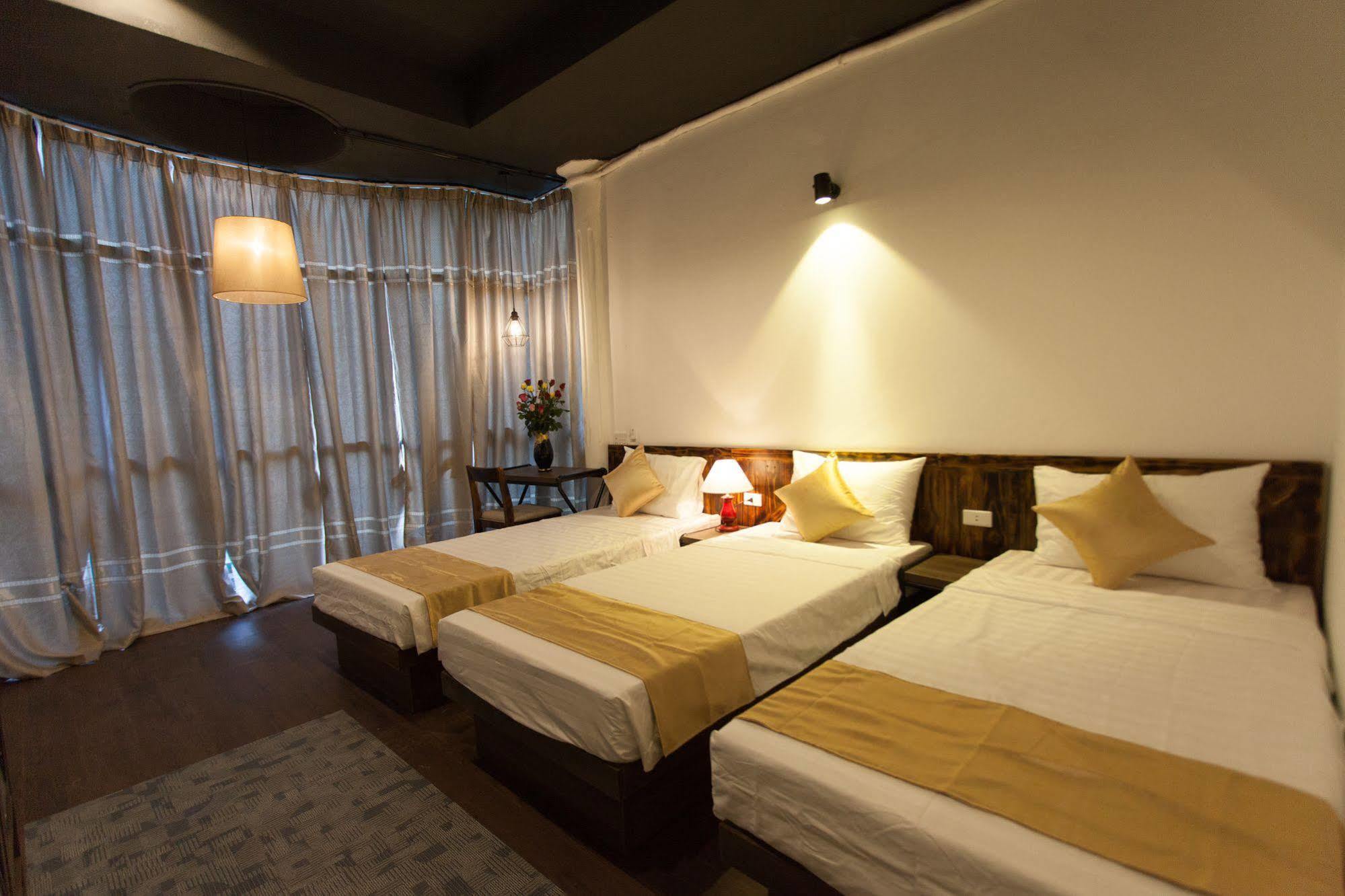 Luxury Backpakers Hotel Hanoi Exterior photo