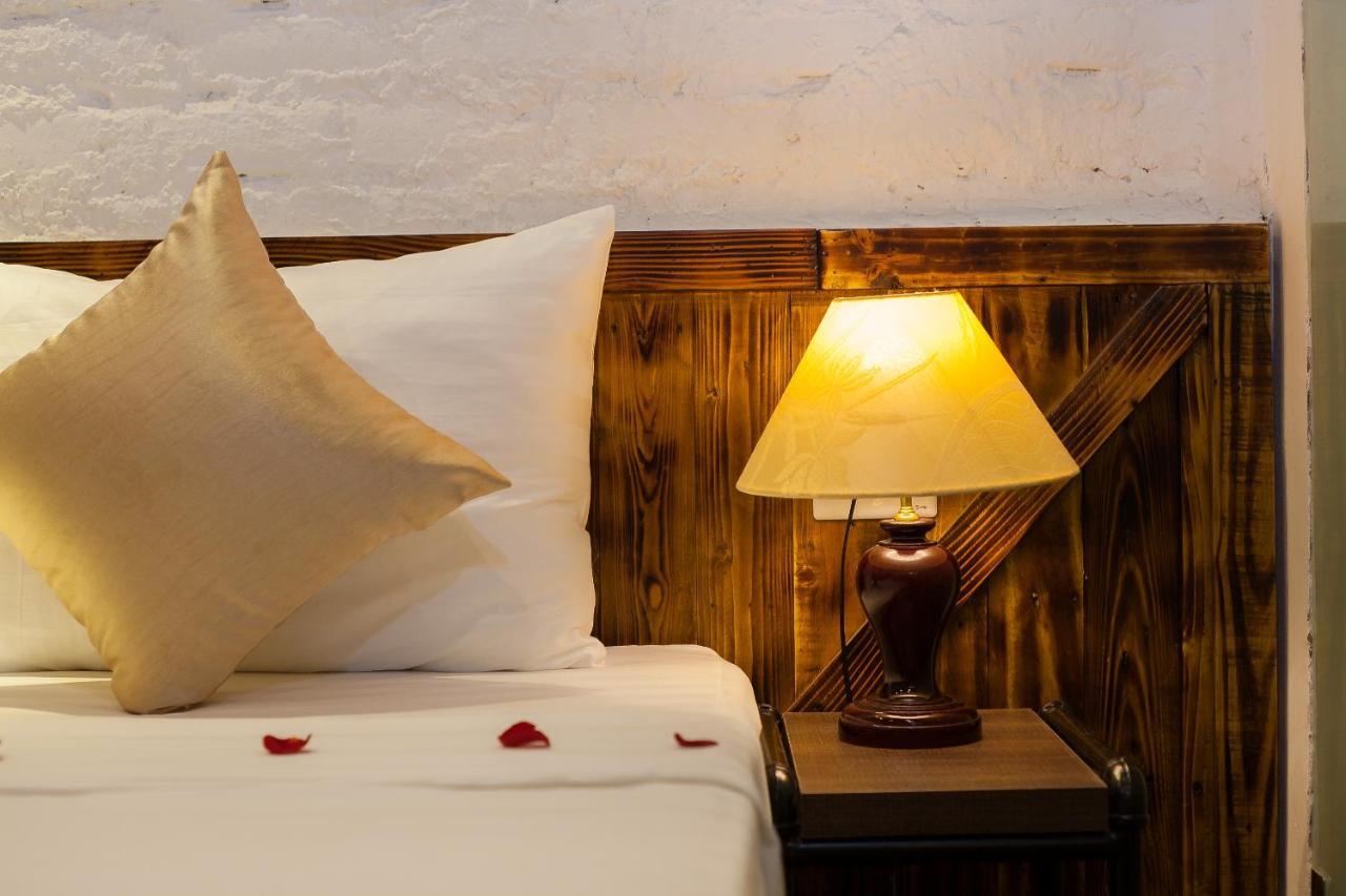 Luxury Backpakers Hotel Hanoi Exterior photo
