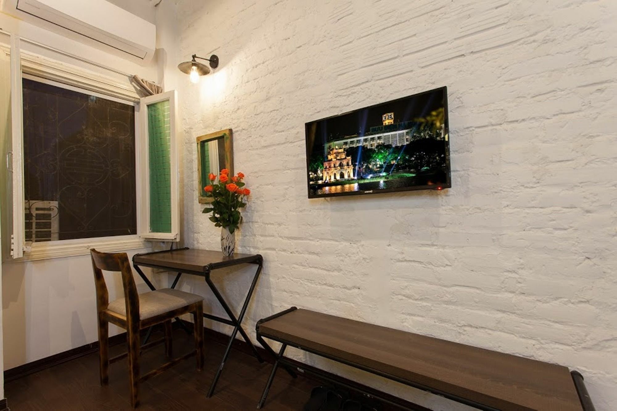 Luxury Backpakers Hotel Hanoi Exterior photo