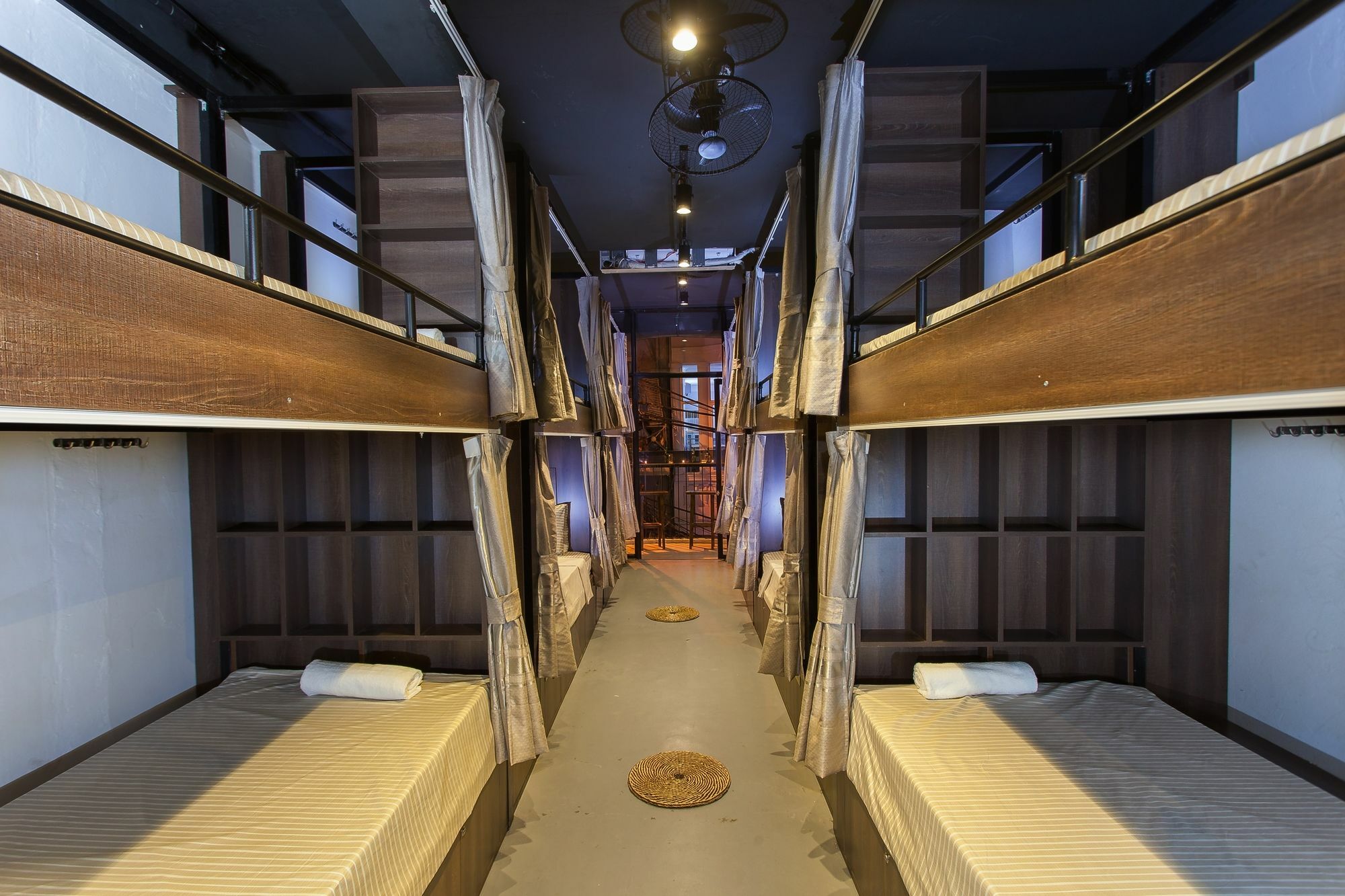 Luxury Backpakers Hotel Hanoi Exterior photo