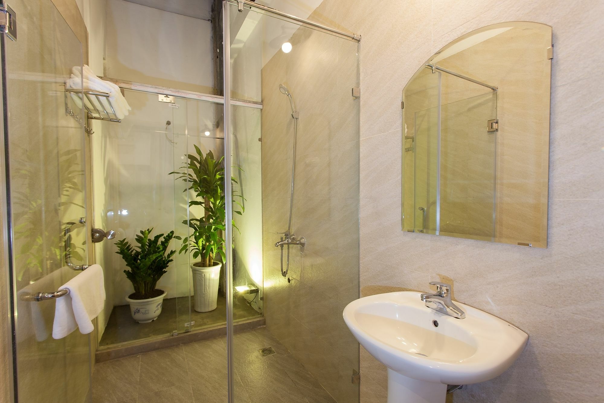 Luxury Backpakers Hotel Hanoi Exterior photo